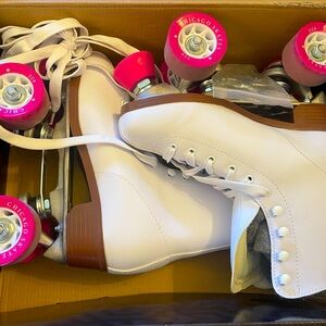 Chicago Ladies Roller Skate- size 6
